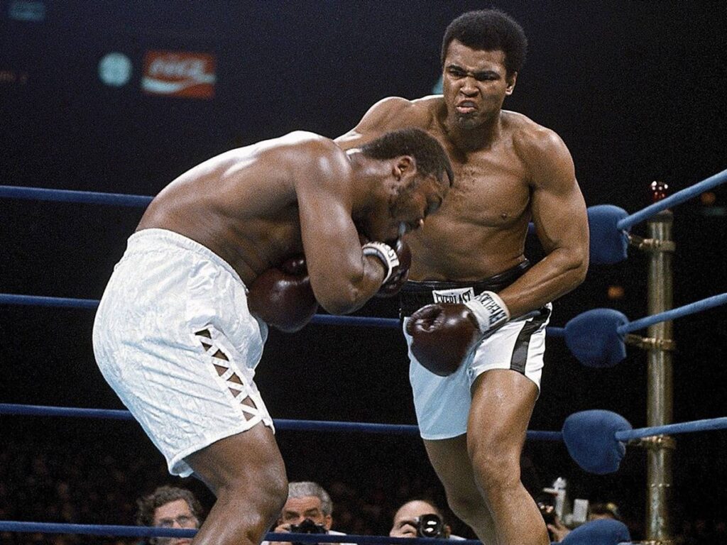 Muaythaigalaxy découvrez comment ali bat spinks et entre dans la légende de la boxe avec un combat mémorable qui a marqué l'histoire du sport.